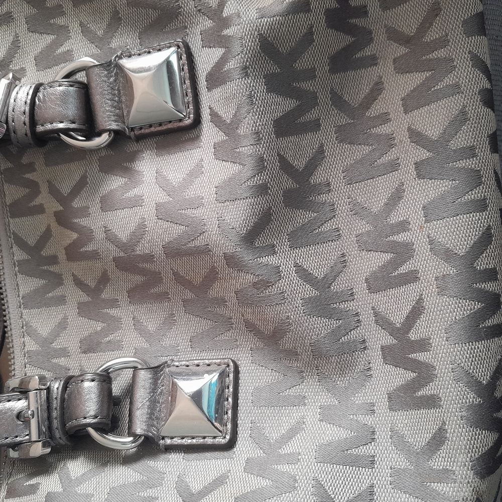 Michael Kors Brown Duffel Bag with Classic Design - Picture 4 of 5